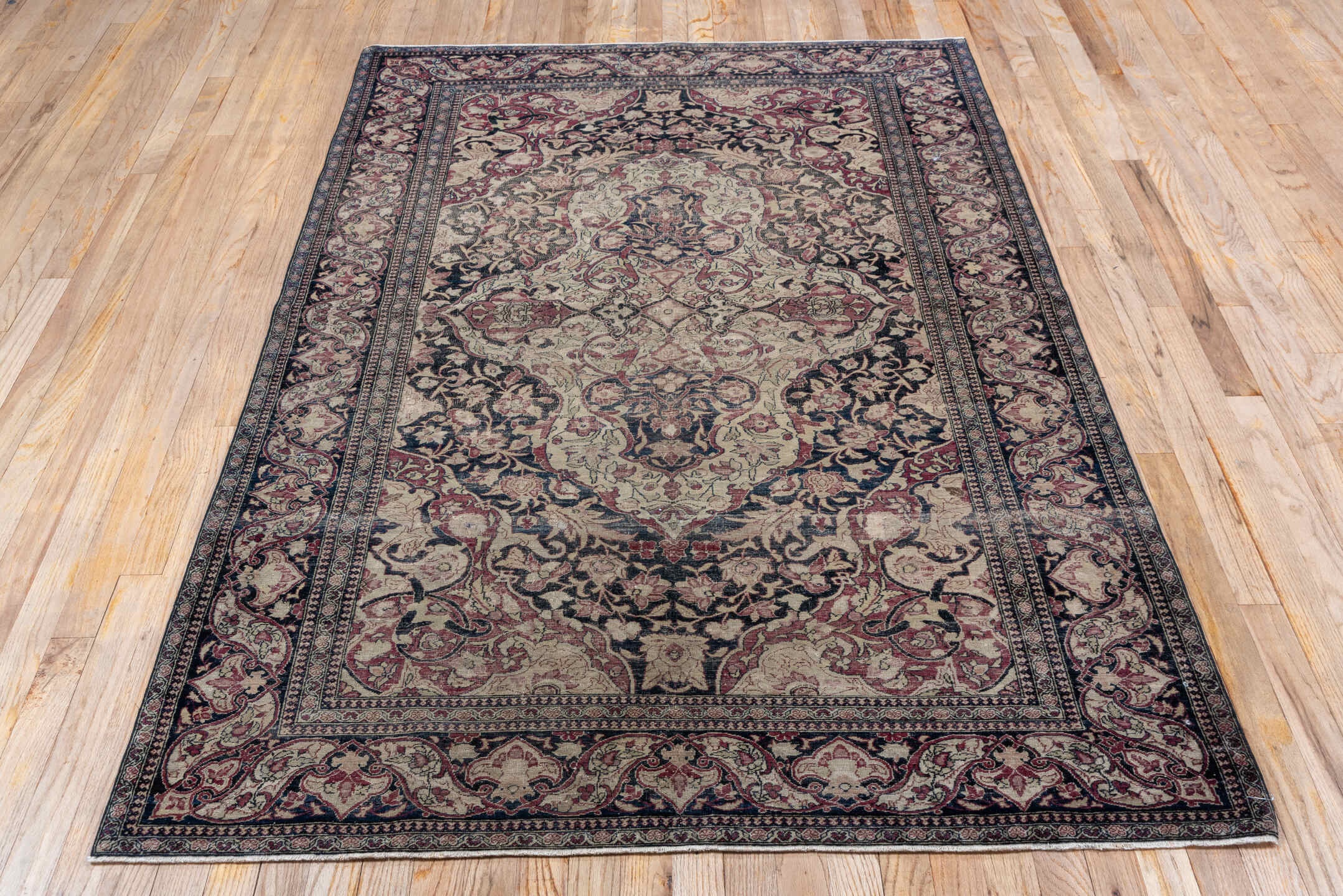 isfahan Rug - # 126669