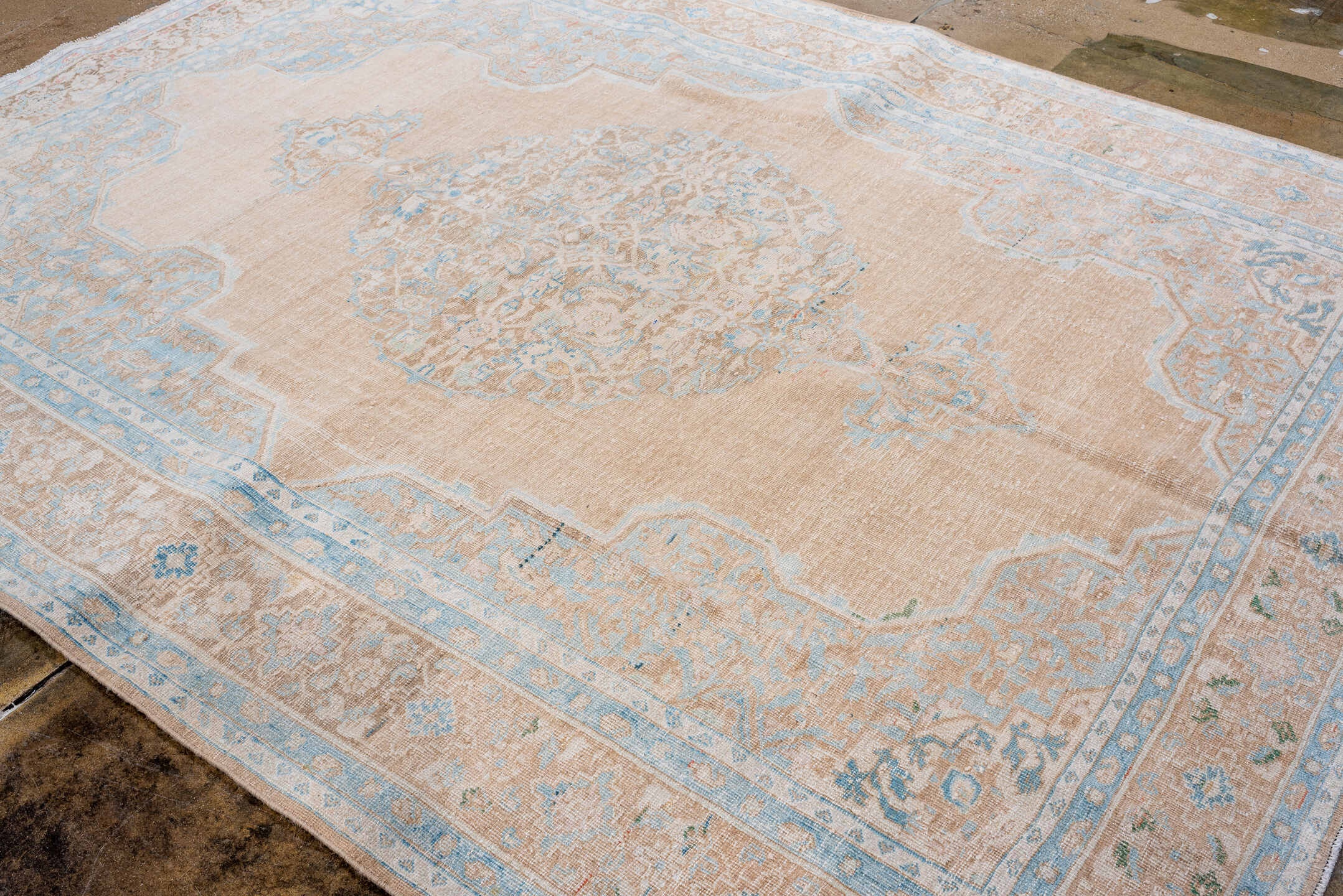 mahal Carpet - # 128546