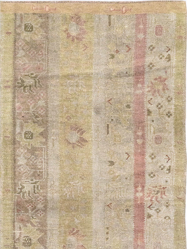 Antique ghiordes Carpet - # 58070