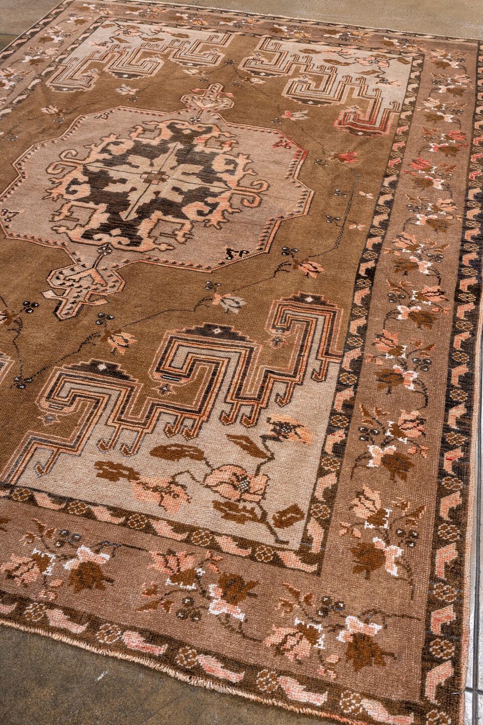kars Rug - # 128470
