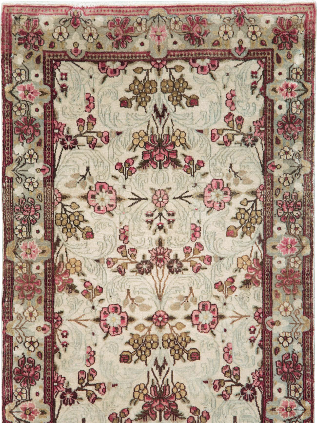 kirman Rug - # 102156
